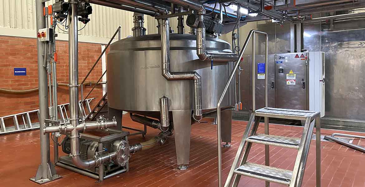 Aislamiento térmico de tuberías para frio, calor. Aislamiento térmico de tanques, equipos, chimeneas.