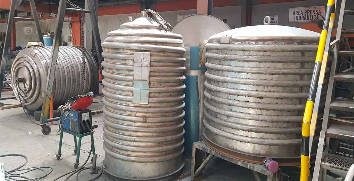 Diseño, fabricación de maquinaria, reparación de tanques, marmitas, tolvas, chimeneas. Estructuras metálicas. Acero inoxidable, acero carbón, Aluminio.