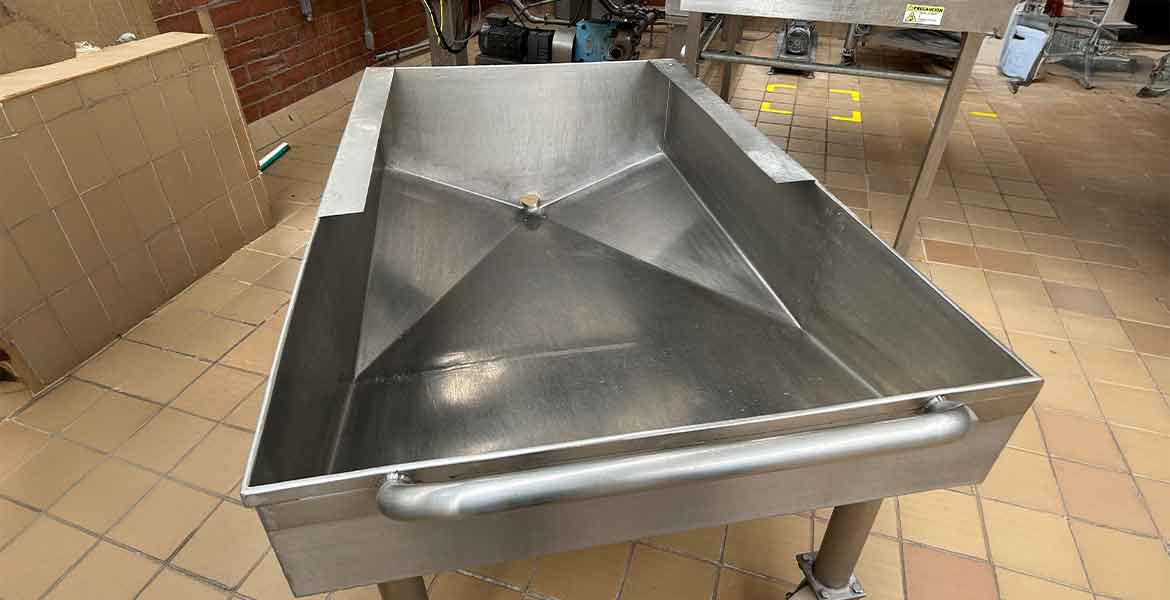 Diseño, fabricación de maquinaria, reparación de tanques, marmitas, tolvas, chimeneas. Estructuras metálicas. Acero inoxidable, acero carbón, Aluminio.