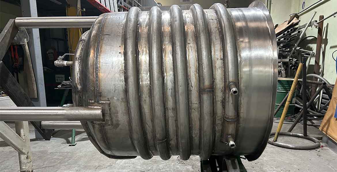 Diseño, fabricación de maquinaria, reparación de tanques, marmitas, tolvas, chimeneas. Estructuras metálicas. Acero inoxidable, acero carbón, Aluminio.