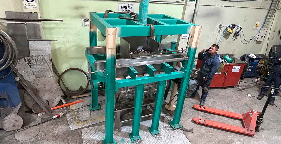 Diseño, fabricación de maquinaria, reparación de tanques, marmitas, tolvas, chimeneas. Estructuras metálicas. Acero inoxidable, acero carbón, Aluminio.