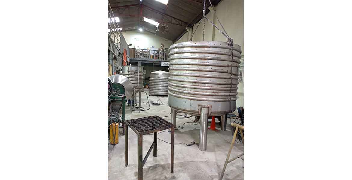 Diseño, fabricación de maquinaria, reparación de tanques, marmitas, tolvas, chimeneas. Estructuras metálicas. Acero inoxidable, acero carbón, Aluminio.
