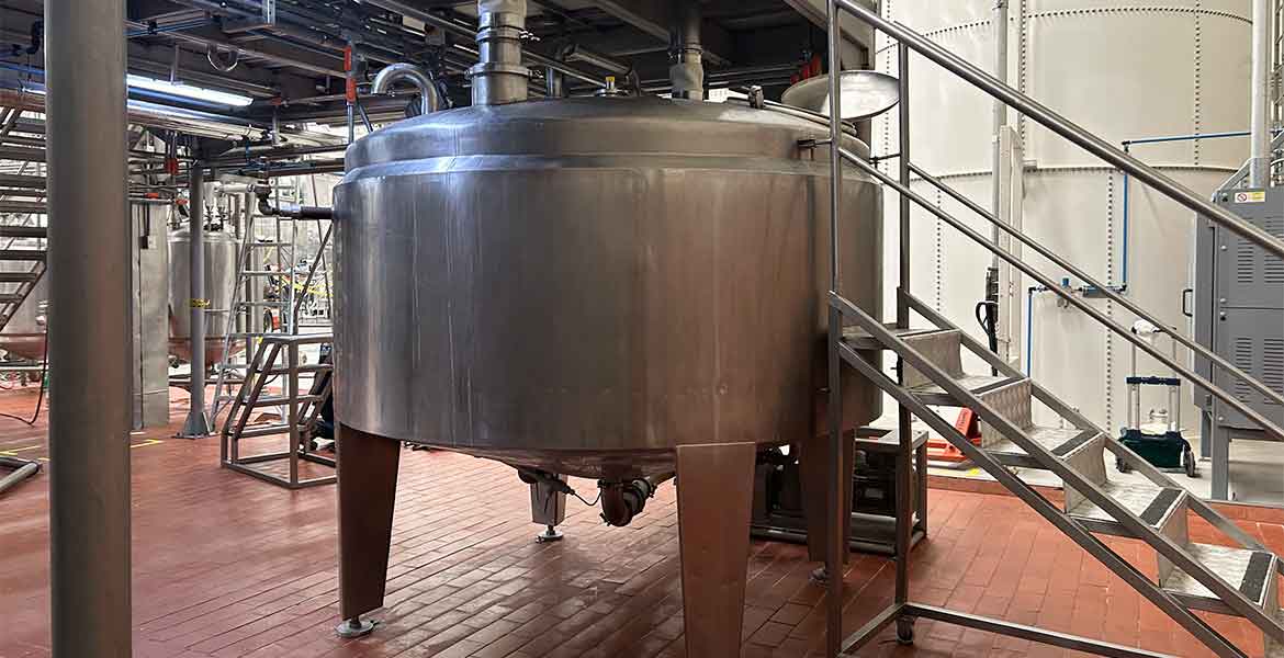 Diseño, fabricación de maquinaria, reparación de tanques, marmitas, tolvas, chimeneas. Estructuras metálicas. Acero inoxidable, acero carbón, Aluminio.