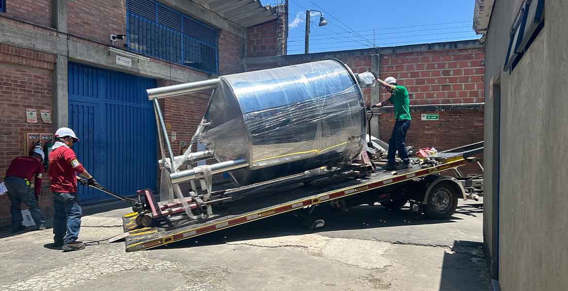 Diseño, fabricación de maquinaria, reparación de tanques, marmitas, tolvas, chimeneas. Estructuras metálicas. Acero inoxidable, acero carbón, Aluminio.