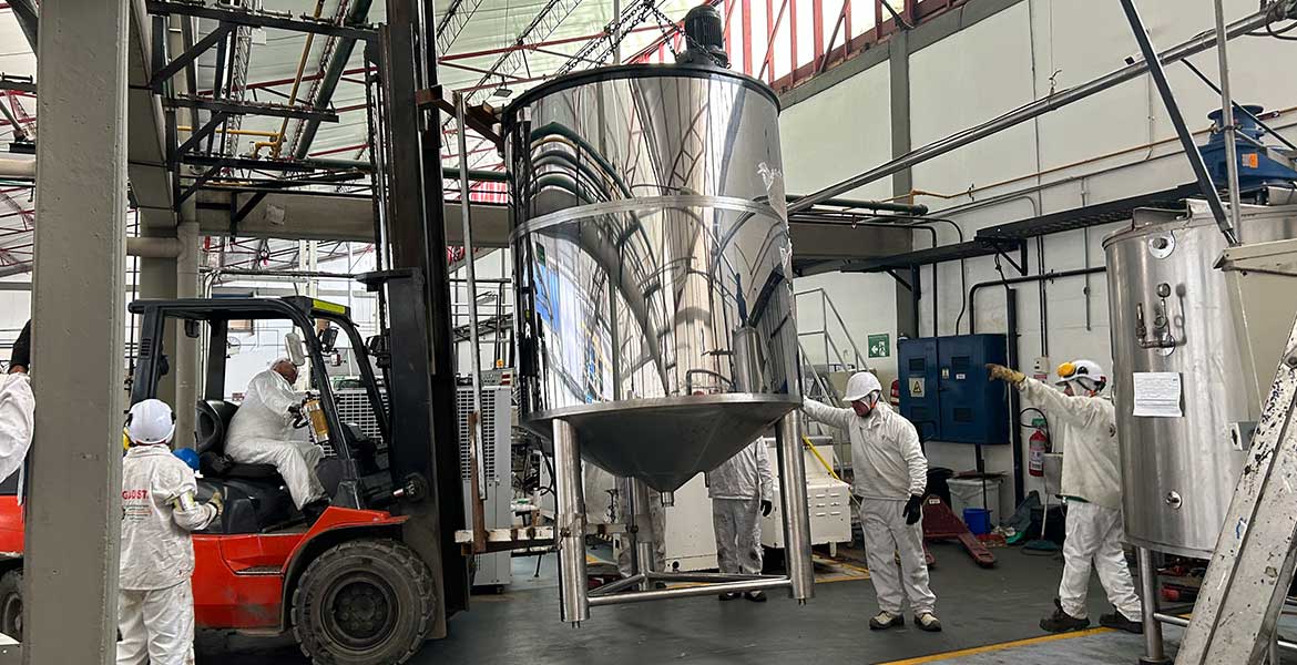 Desmontaje, traslados, izajes, traslado de plantas industriales.