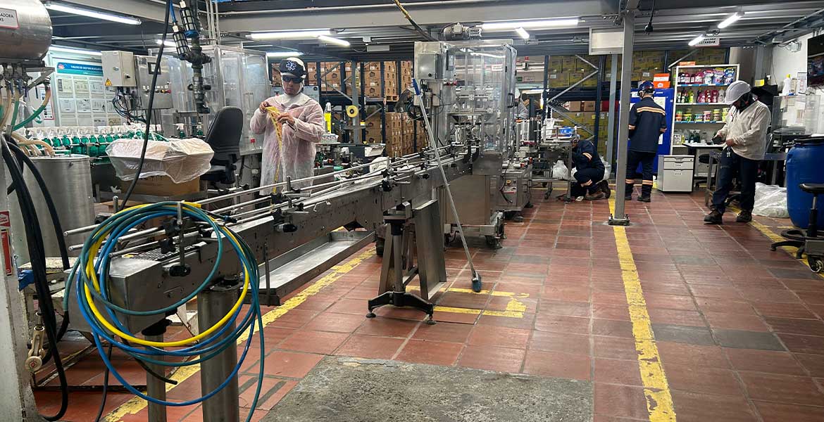 Servicio de mantenimiento mecanico preventivo, correctivo, reparaciones,
                                            adecuaciones. Servicio de torno, fresadora, prensa hidráulica.