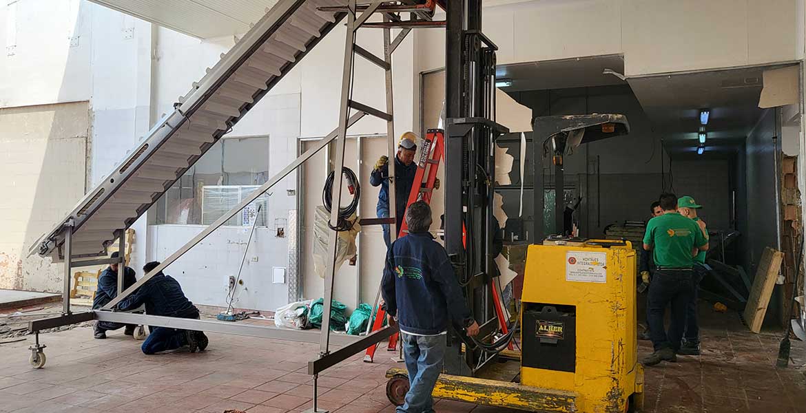 Servicio de mantenimiento mecanico preventivo, correctivo, reparaciones,
                                            adecuaciones. Servicio de torno, fresadora, prensa hidráulica.