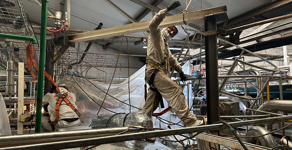 Servicio de mantenimiento mecanico preventivo, correctivo, reparaciones,
                                            adecuaciones. Servicio de torno, fresadora, prensa hidráulica.