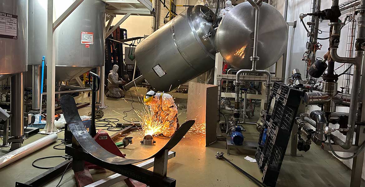 Servicio de mantenimiento mecanico preventivo, correctivo, reparaciones,
                                            adecuaciones. Servicio de torno, fresadora, prensa hidráulica.