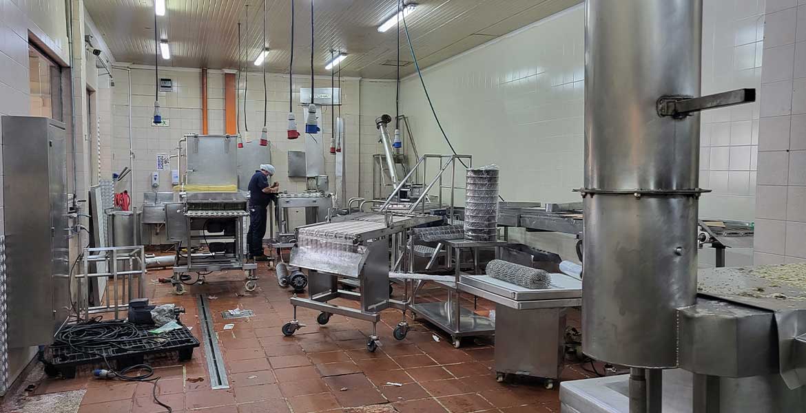 Servicio de mantenimiento mecanico preventivo, correctivo, reparaciones,
                                            adecuaciones. Servicio de torno, fresadora, prensa hidráulica.