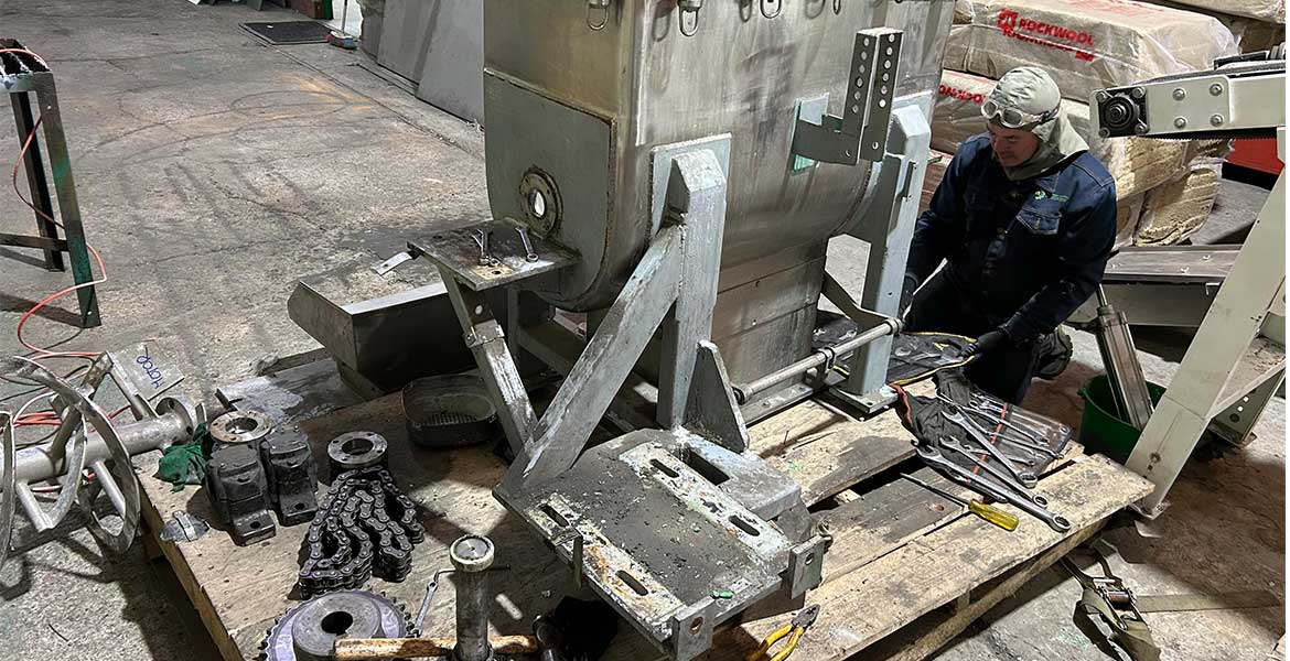 Servicio de mantenimiento mecanico preventivo, correctivo, reparaciones,
                                            adecuaciones. Servicio de torno, fresadora, prensa hidráulica.