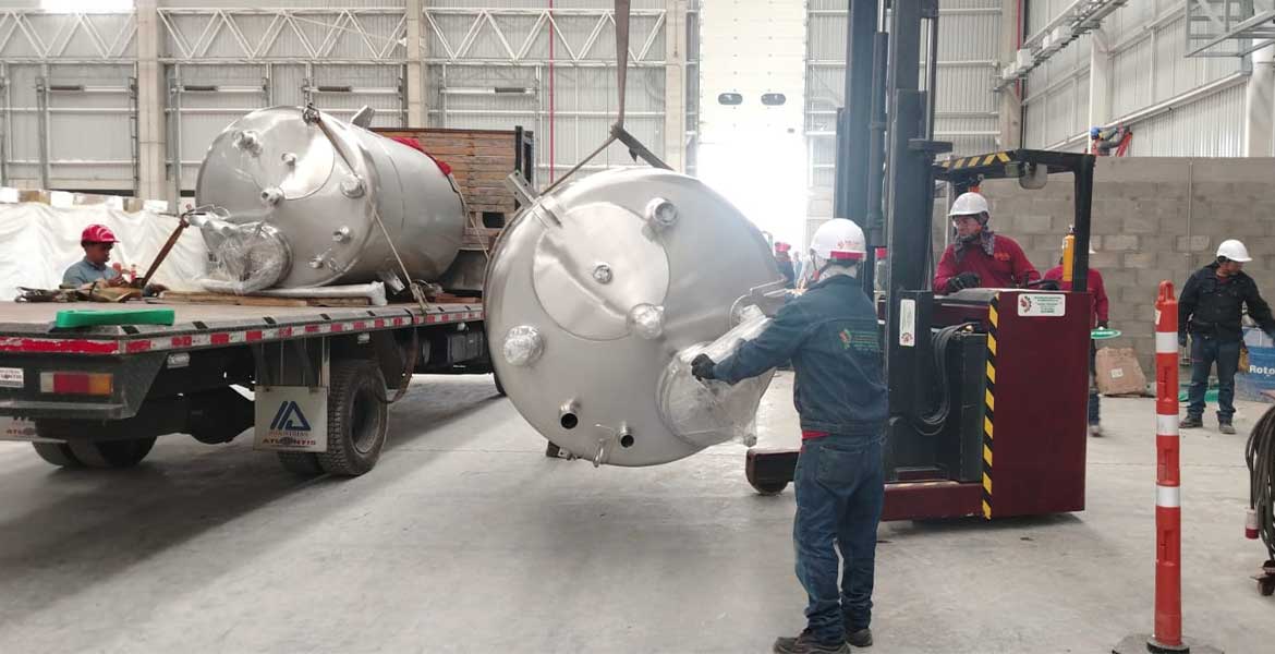Montaje de equipos, reubicación de tanques, desmontaje, reubicación de equipos, montaje de maquinaria.