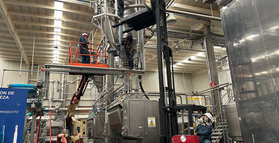 Montaje de equipos, reubicación de tanques, desmontaje, reubicación de equipos, montaje de maquinaria.
