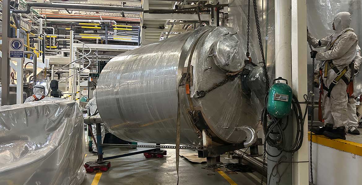 Montaje de equipos, reubicación de tanques, desmontaje, reubicación de equipos, montaje de maquinaria.