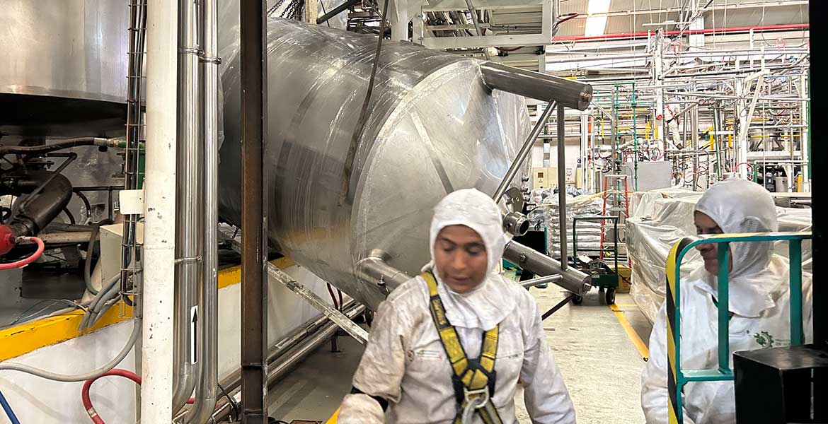 Montaje de equipos, reubicación de tanques, desmontaje, reubicación de equipos, montaje de maquinaria.