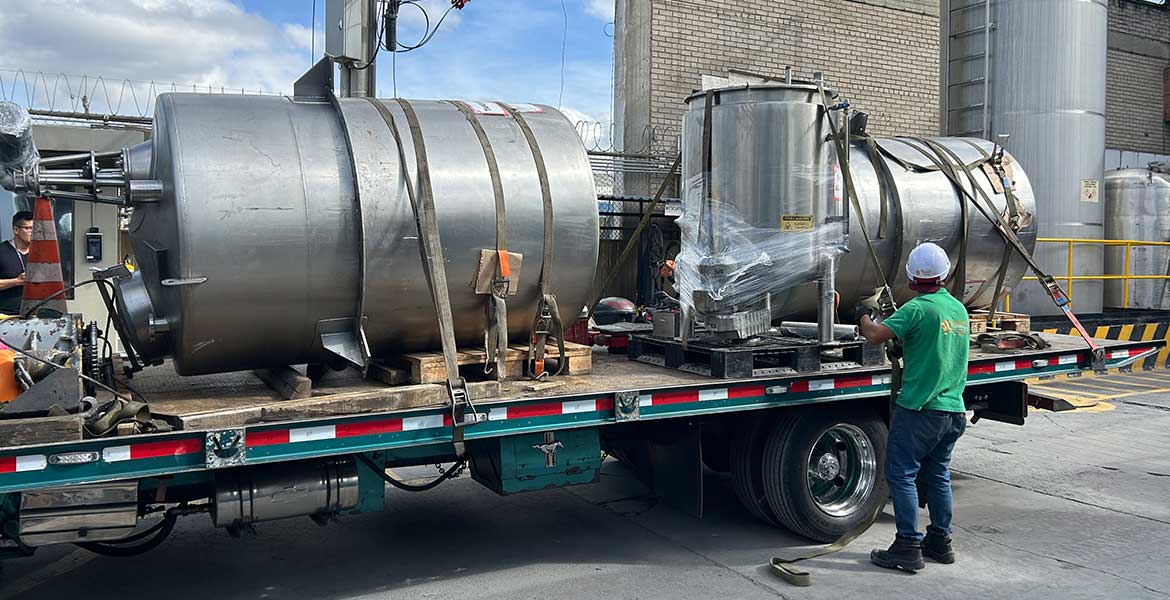 Montaje de equipos, reubicación de tanques, desmontaje, reubicación de equipos, montaje de maquinaria.