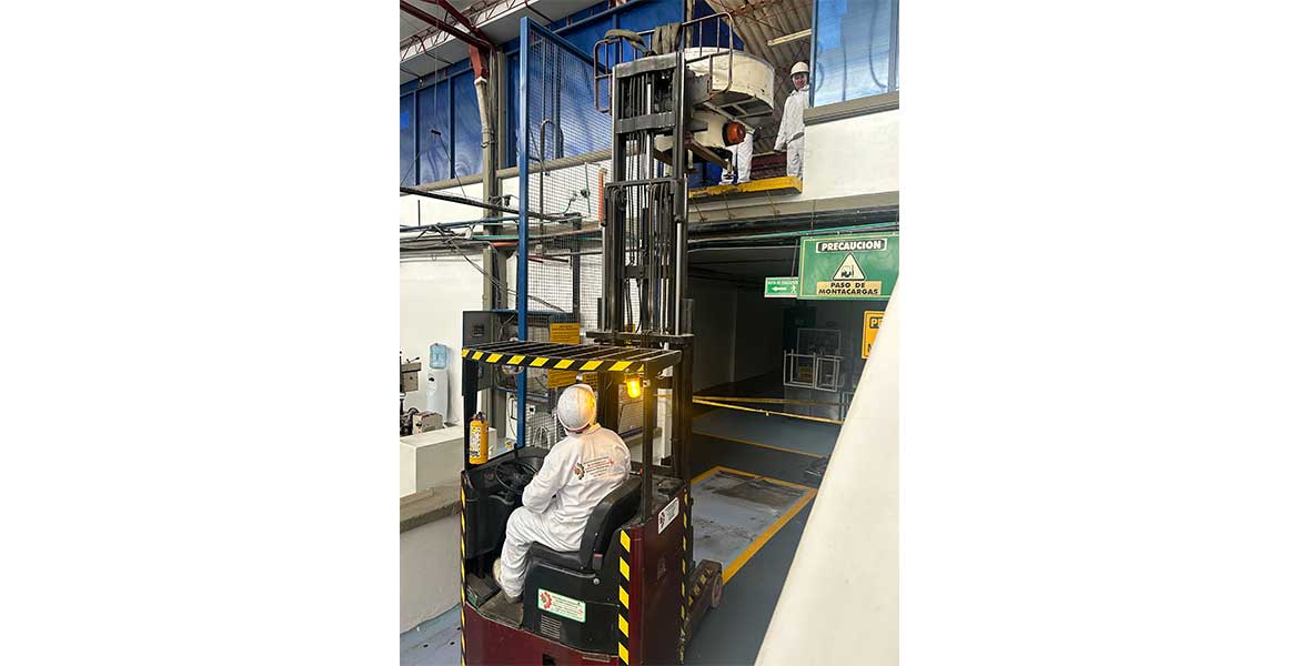 Montaje de equipos, reubicación de tanques, desmontaje, reubicación de equipos, montaje de maquinaria.