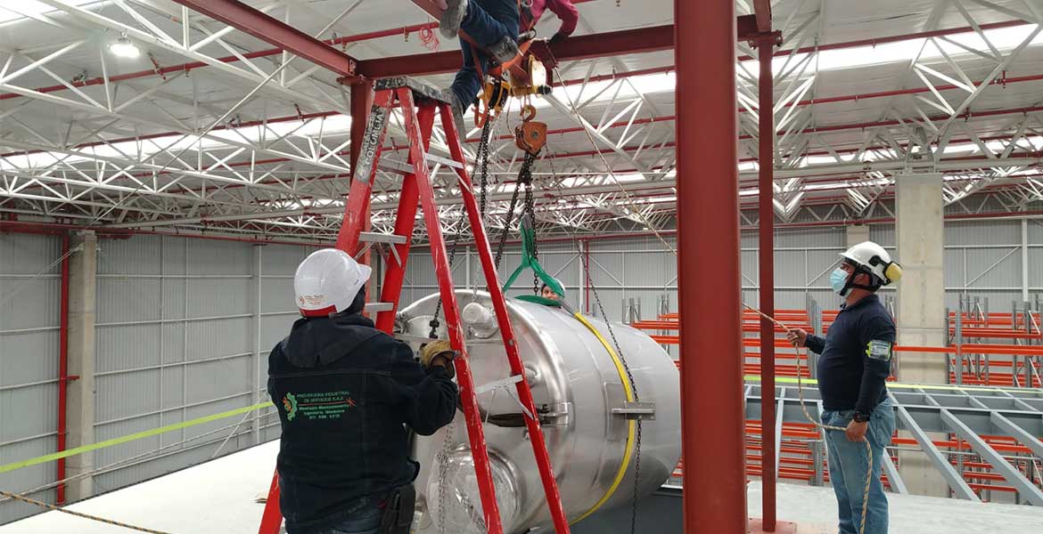 Montaje de equipos, reubicación de tanques, desmontaje, reubicación de equipos, montaje de maquinaria.