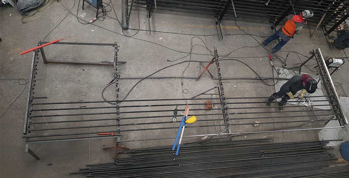 Instalación de tuberías para servicios industriales; vapor, agua, alimentos, amoniaco, químicos. En acero inoxidable; sanitaria, sch 10,40,80, acero carbón, polipropileno.