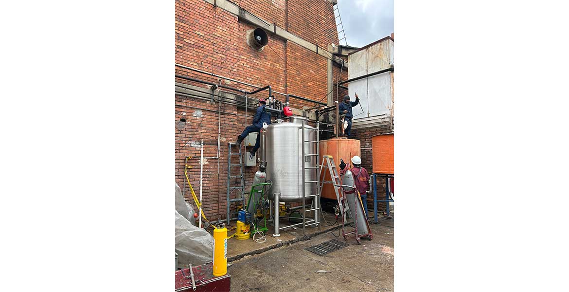 Instalación de tuberías para servicios industriales; vapor, agua, alimentos, amoniaco, químicos. En acero inoxidable; sanitaria, sch 10,40,80, acero carbón, polipropileno.