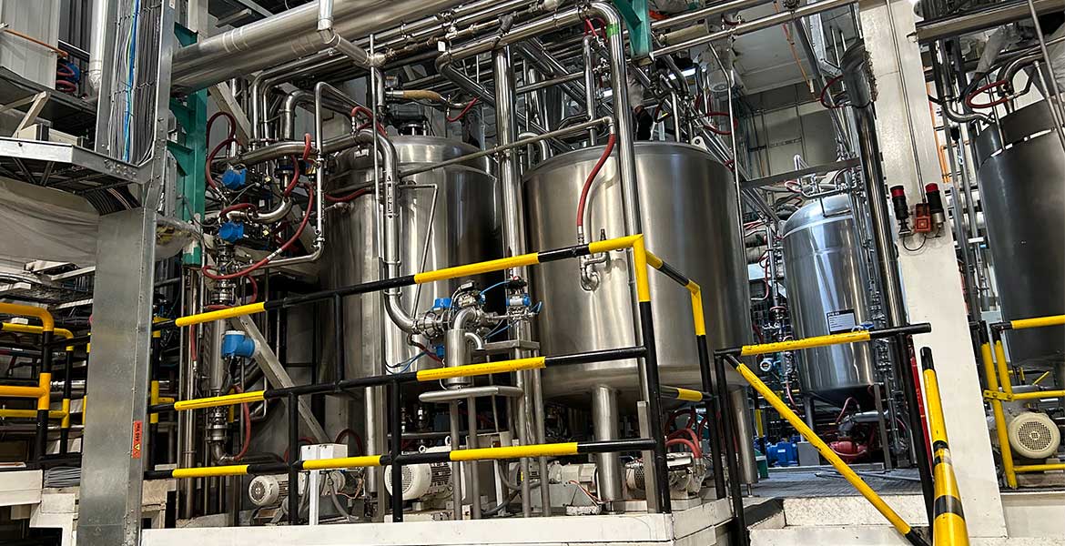 Instalación de tuberías para servicios industriales; vapor, agua, alimentos, amoniaco, químicos. En acero inoxidable; sanitaria, sch 10,40,80, acero carbón, polipropileno.