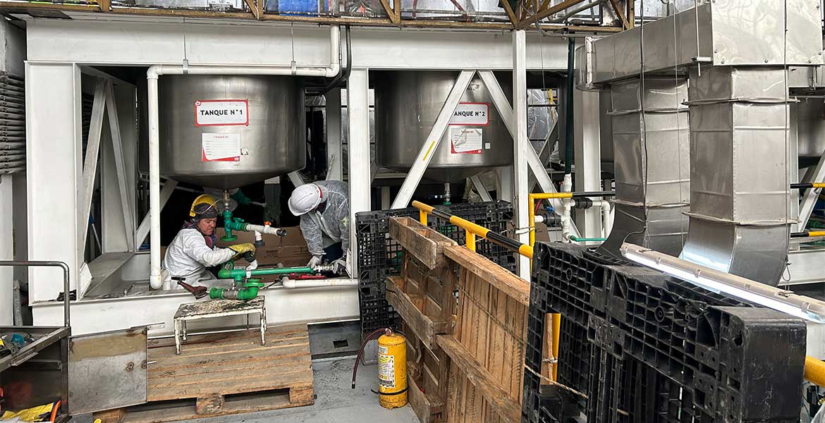 Instalación de tuberías para servicios industriales; vapor, agua, alimentos, amoniaco, químicos. En acero inoxidable; sanitaria, sch 10,40,80, acero carbón, polipropileno.